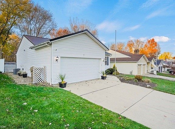 3rd image of 917 Elizabeth Ct