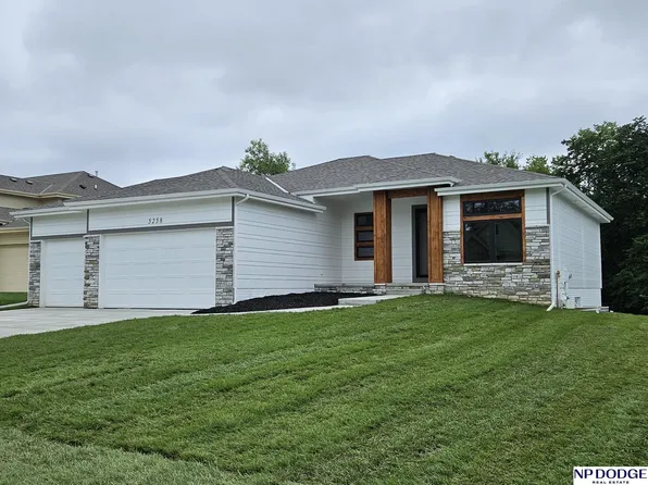 5258 Waterford Avenue Cir, Bellevue, NE 68133