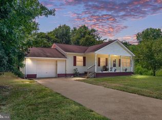 100 Latane Dr, Colonial Beach, VA