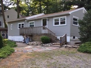 7 Pioneer Trl, Oak Ridge, NJ 07438