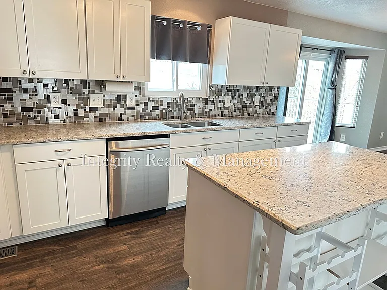 7402 Eagle Rock Dr — Photo 12