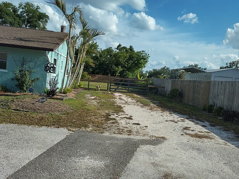 Side of cottage leading to backyard.