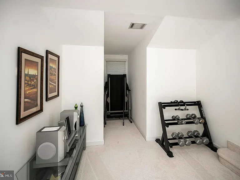 16005 Kings Mountain Rd — Photo 29