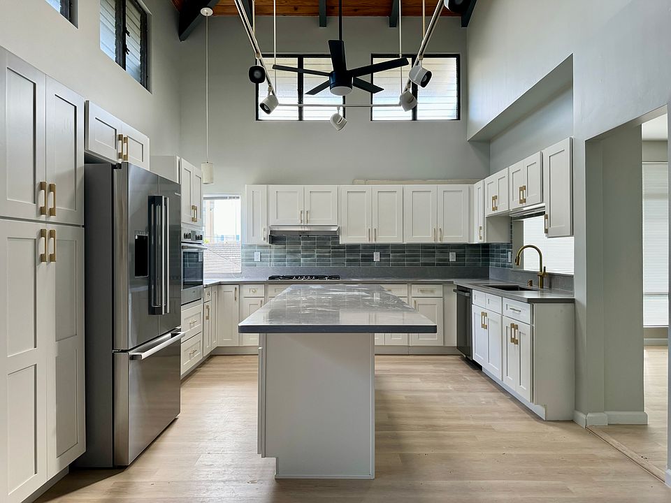 Chef's kitchen with stainless steel Bosch appliances, propane gas stove, kitchen island enough the seat at least 6 people.