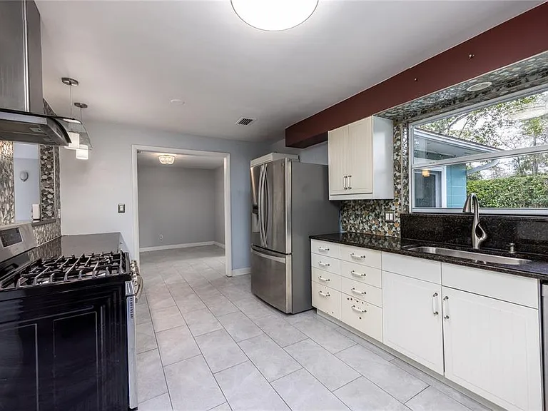 1421 NW 30th St — Photo 38