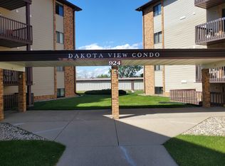 924 28th Ave SW #106, Minot, ND 58701