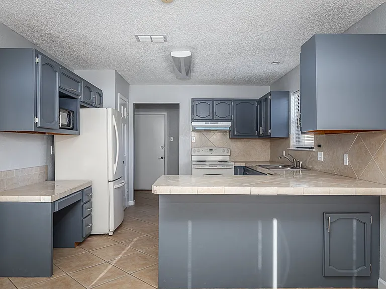 210 Warbonnet Trl — Photo 8