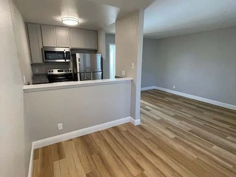 310 Pine St — Photo 5