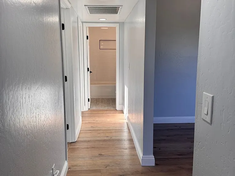 2719 E Norwich Ave — Photo 15