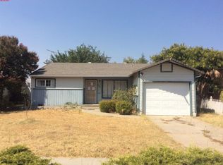 810 Almond St, Corning, CA 96021