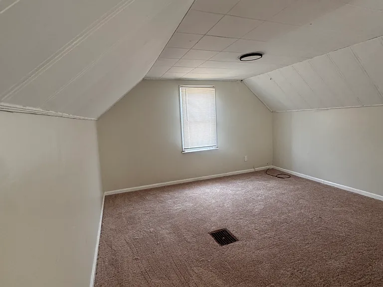 11820 Duchess St — Photo 10