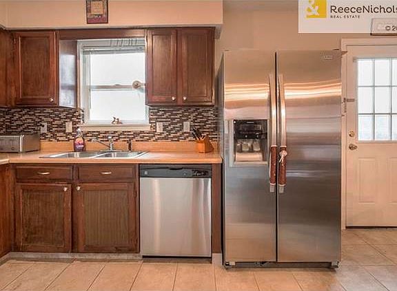 Updated kitchen w/SS appliances