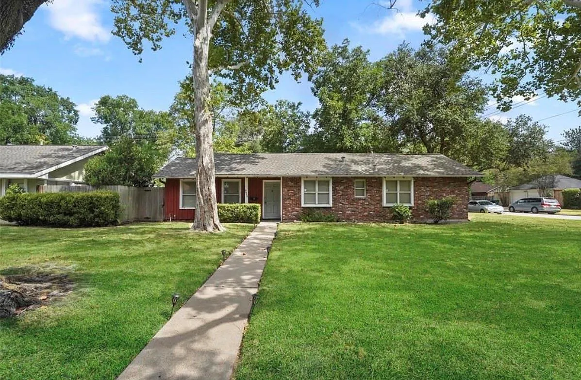 3 bed, 2.0 bath, 1463 sqft, $3,100 — Photo 2