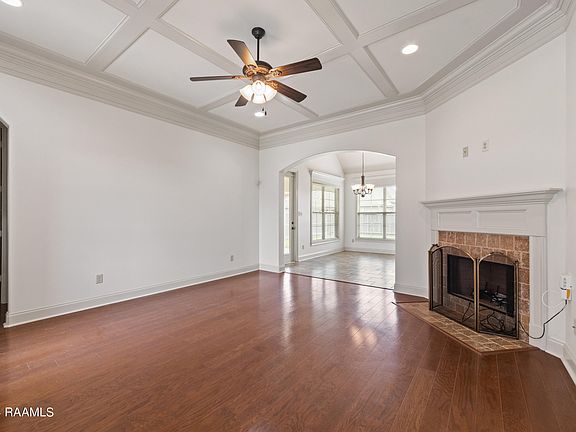 3rd image of 106 Hacienda Ln