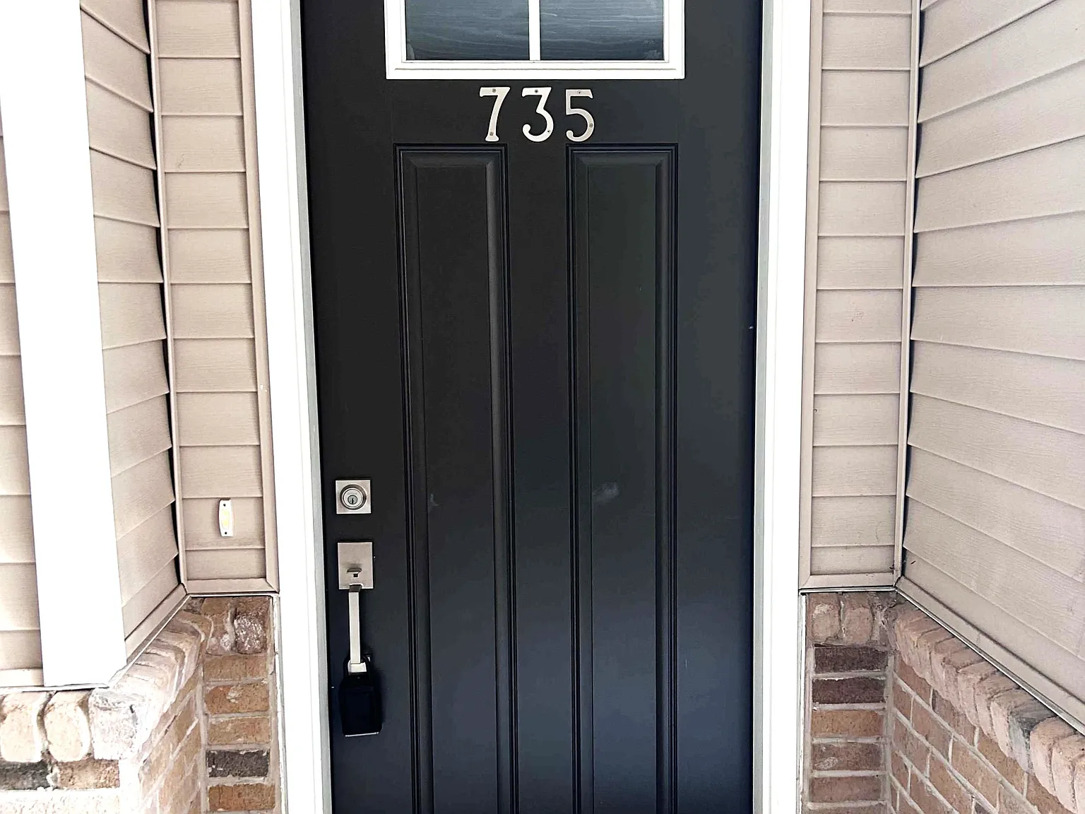 4 bed, 2090 sqft, $4,350 — Photo 3