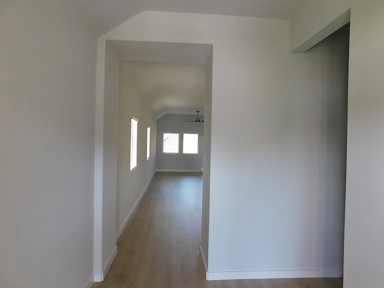 519 Green Grass Dr — Photo 2