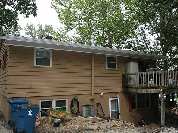 3rd image of 936 Montclair Dr