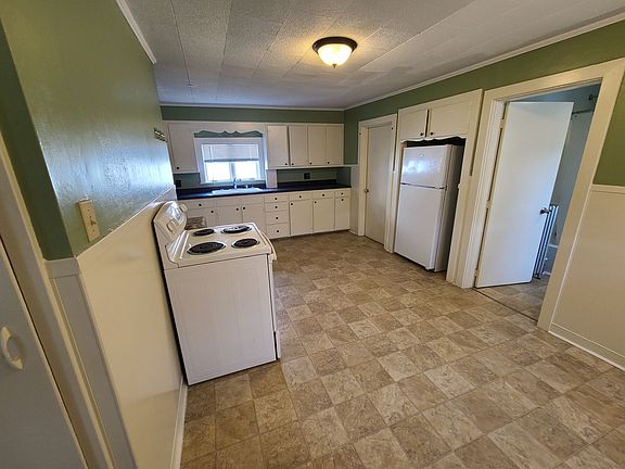 5th image of 167 Birch St APT 1