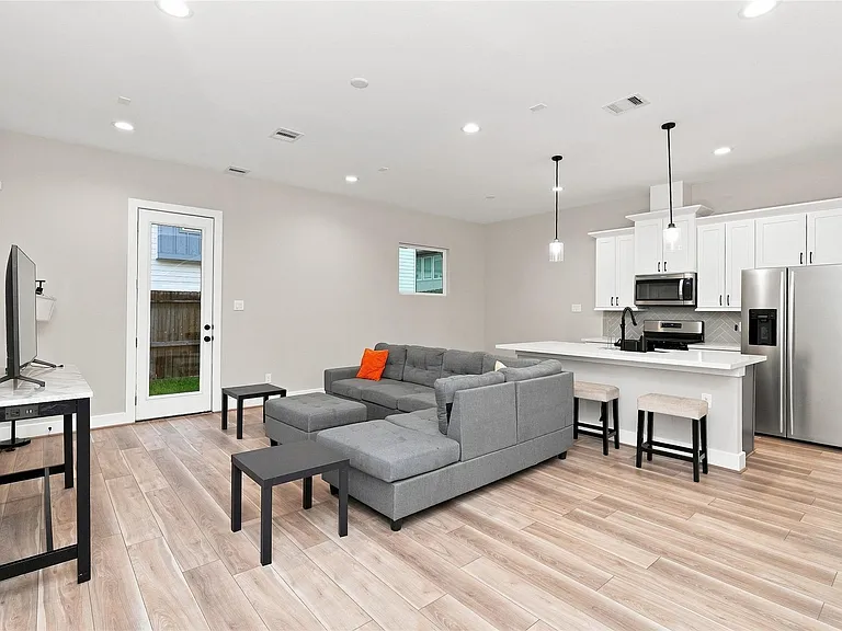 8324 Curry Rd — Photo 3