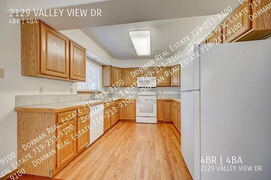 Roomy 4 bed, 4 bath, 2 car garage in town of Woodland Park! — Photo 4