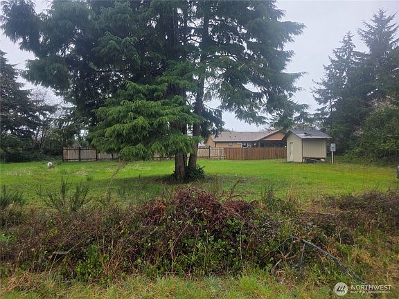 3rd image of 631 POINT BROWN Avenue SW