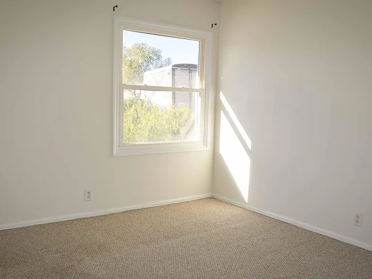 322 Descanso Ave — Photo 10