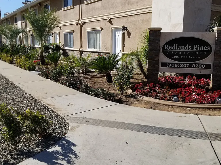 Redlands Pines Apartments — Photo 9