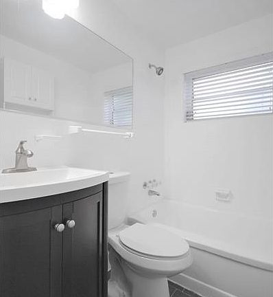 2nd image of 7135 Carlyle Ave APT 5