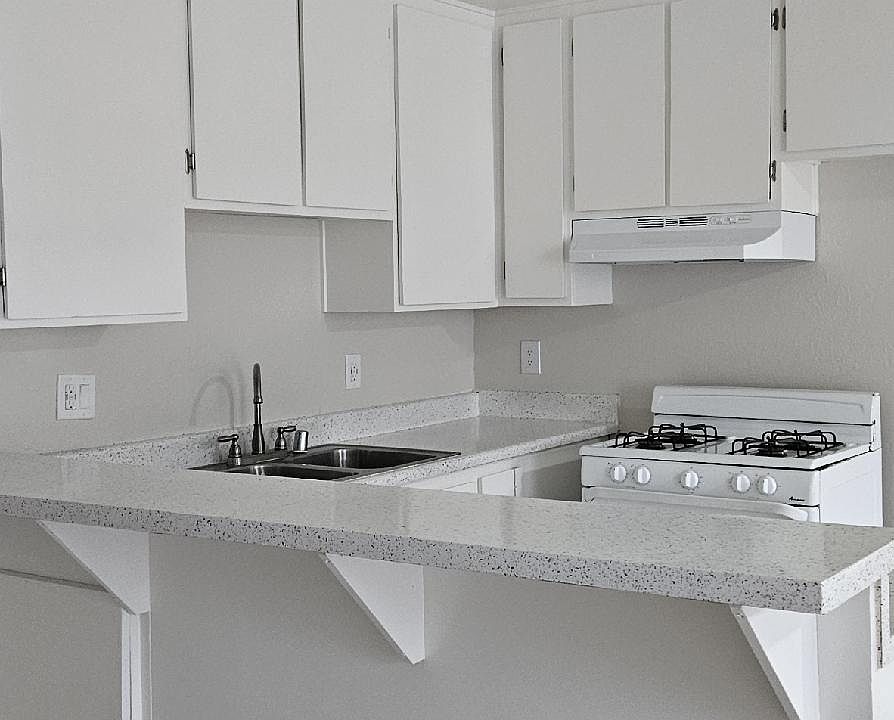 1st image of 3350 Lincoln Ave #5