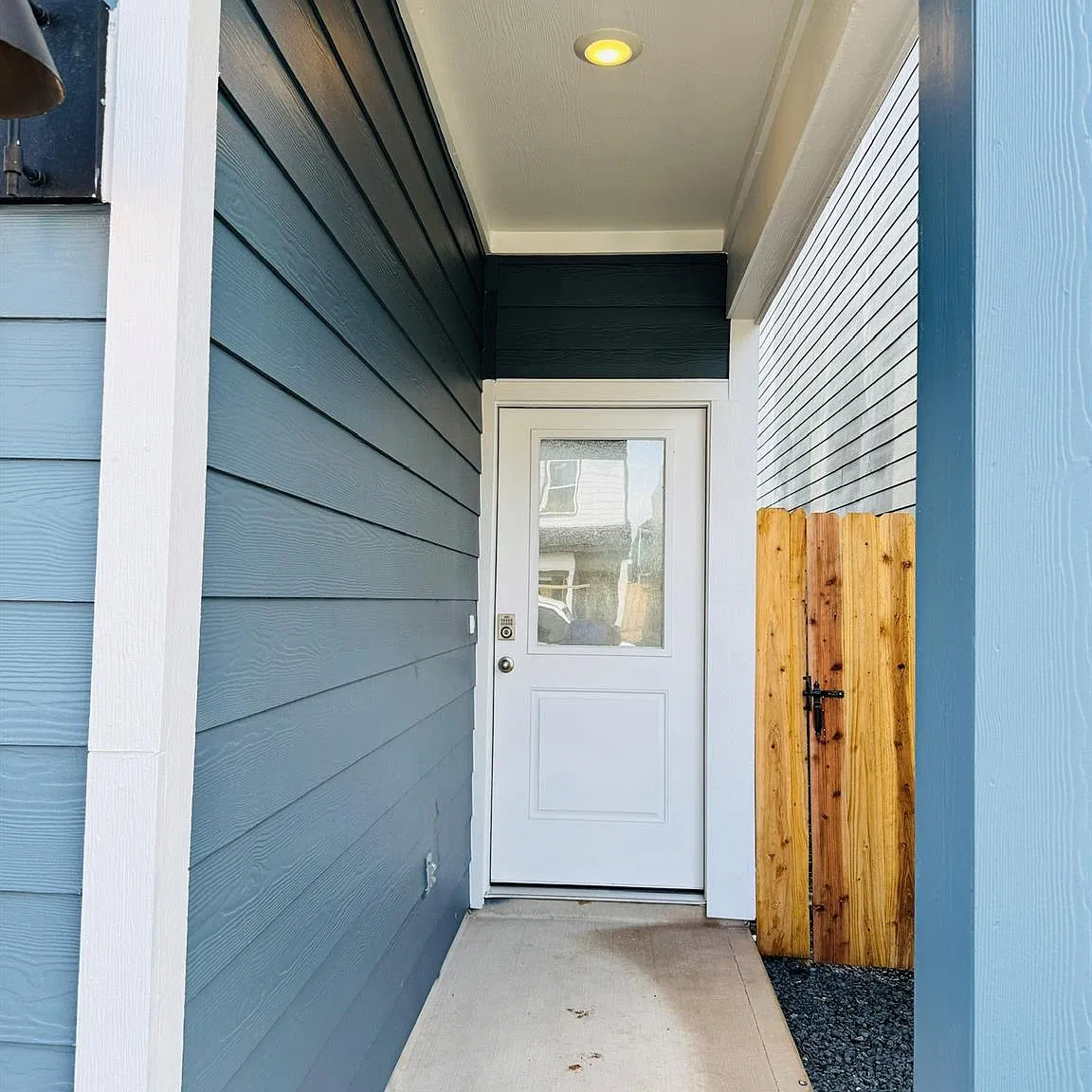 4 bed, 2.5 bath, 2275 sqft, $2,400 — Photo 2
