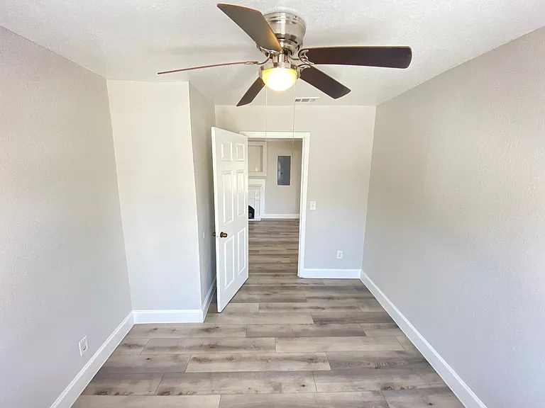 812 W Livingston St #A — Photo 10