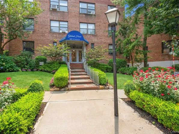 90 Schenck Avenue #2L, Great Neck, NY 11021