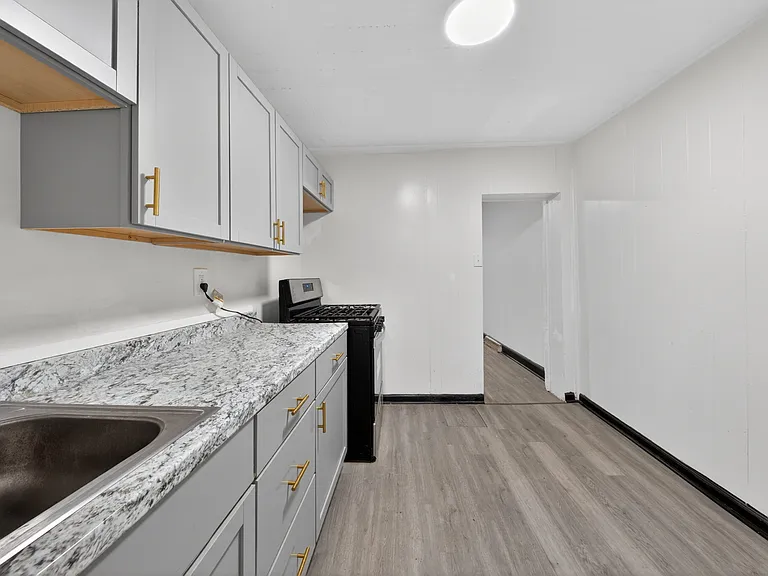 835 N Spruce St — Photo 14