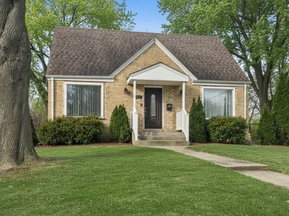 102 S Ashland Ave, Palatine, IL 60074