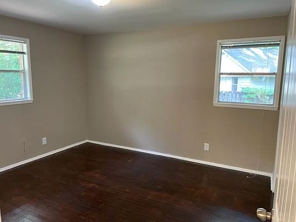 3rd image of 1707 Sylvan Dr
