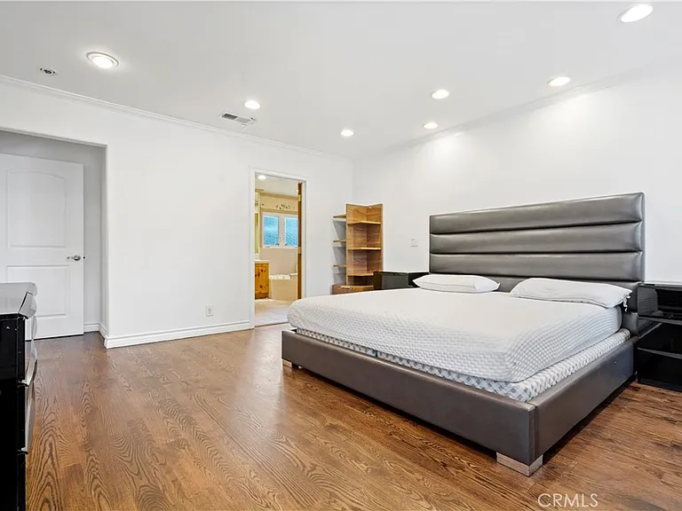 5362 Yolanda Ave — Photo 9