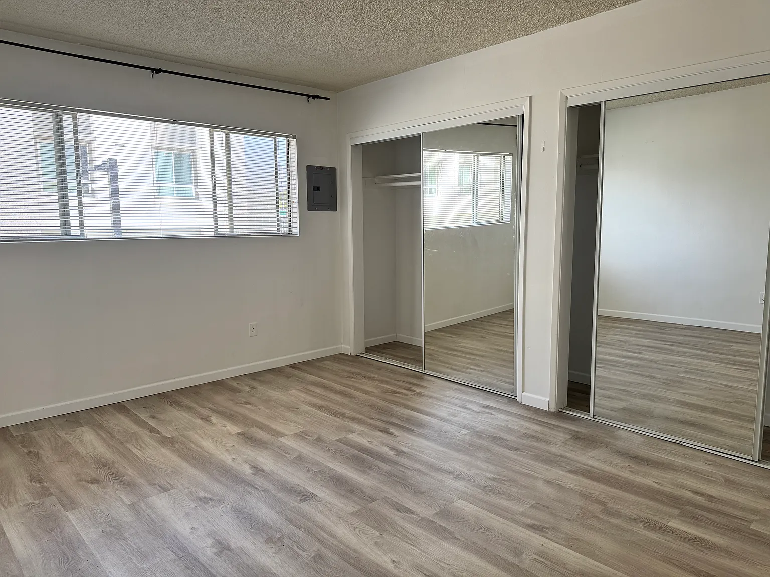 2 bed, 1.5 bath, 950 sqft, $2,395 — Photo 4