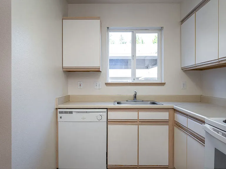 Tuxedo Park Apartments — Photo 11