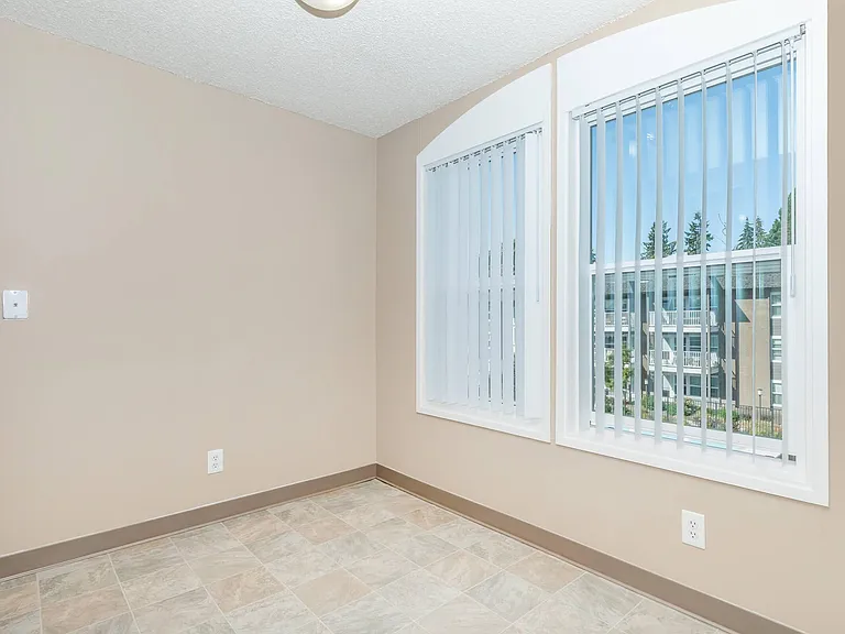 Corinthian Apartments — Photo 45