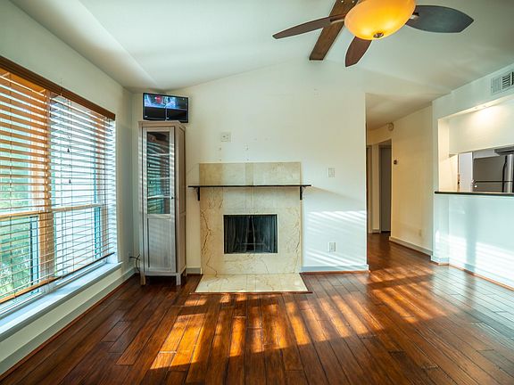 4th image of 2025 Augusta Dr APT 206