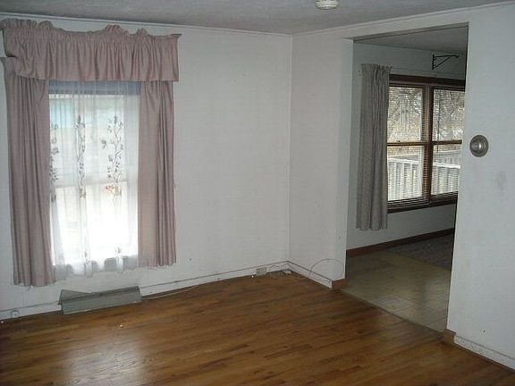 3rd image of 3071 Arnold Ave
