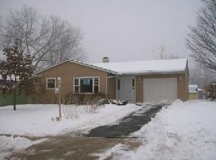 970 Berkley St, Carpentersville, IL 60110