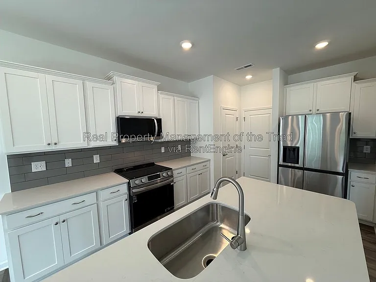 5236 Amaryllis Way — Photo 6