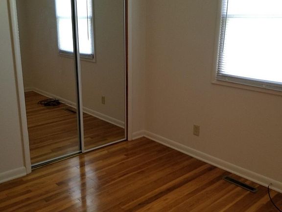 5th image of 1836 Page Ave