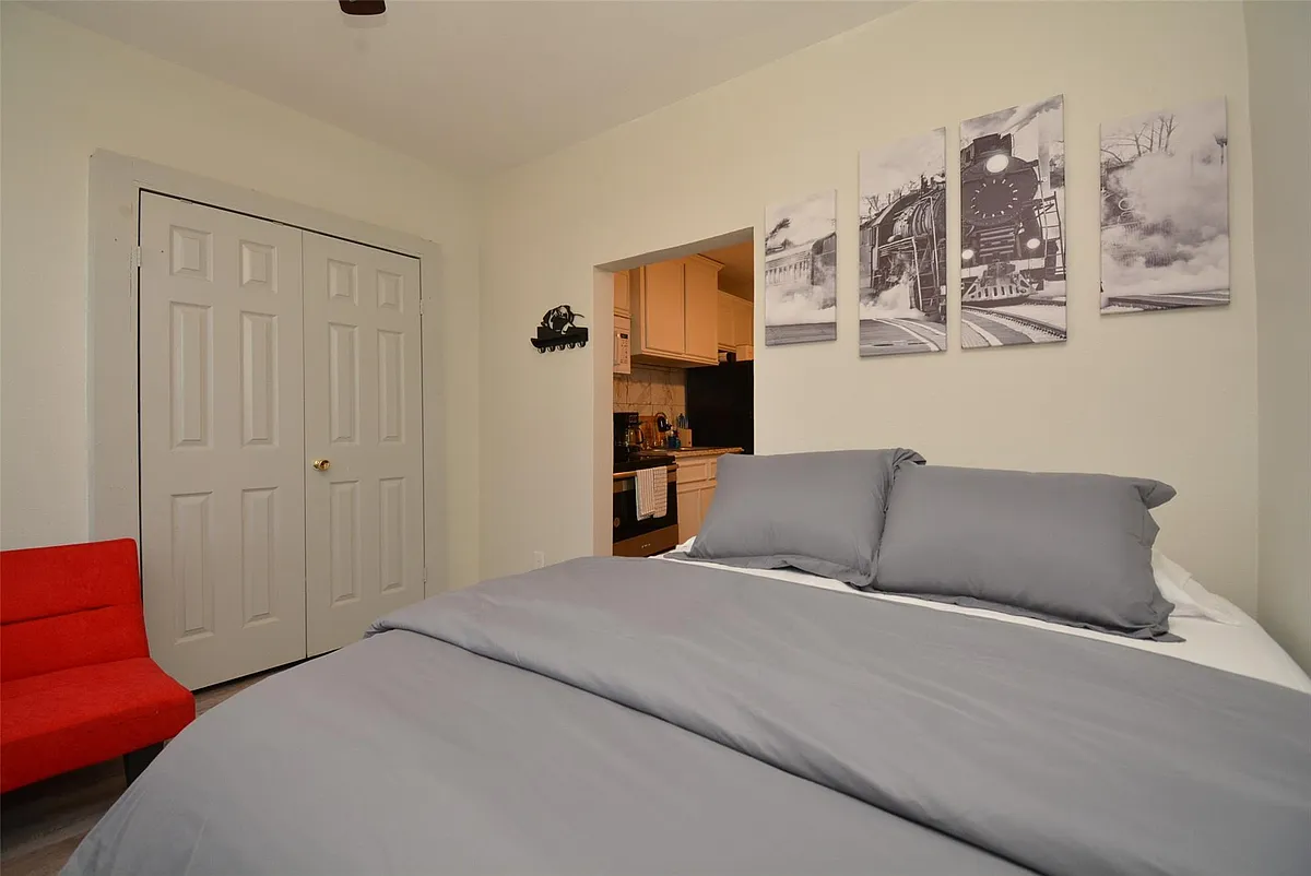 Building Photo - 7124 Avenue F #2