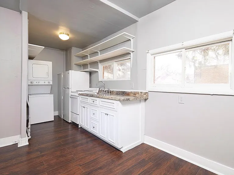 1118 E Platte Ave #B — Photo 5