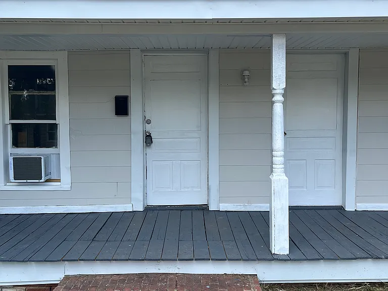 401 C St — Photo 2