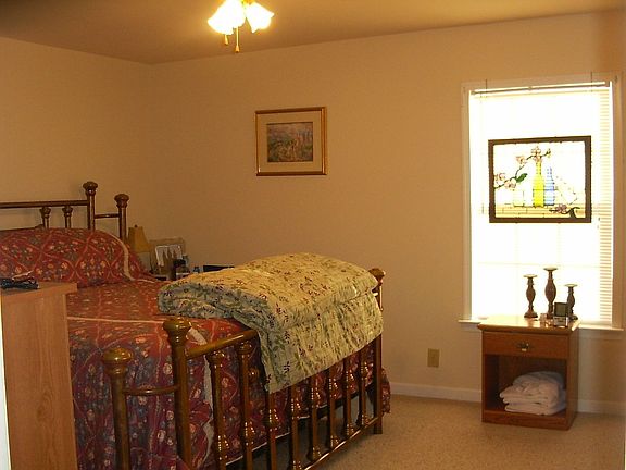 MASTER BED ROOM
