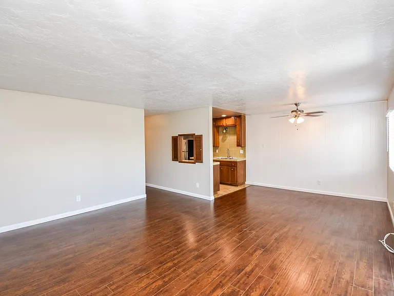 Megan Court Apartments — Photo 29