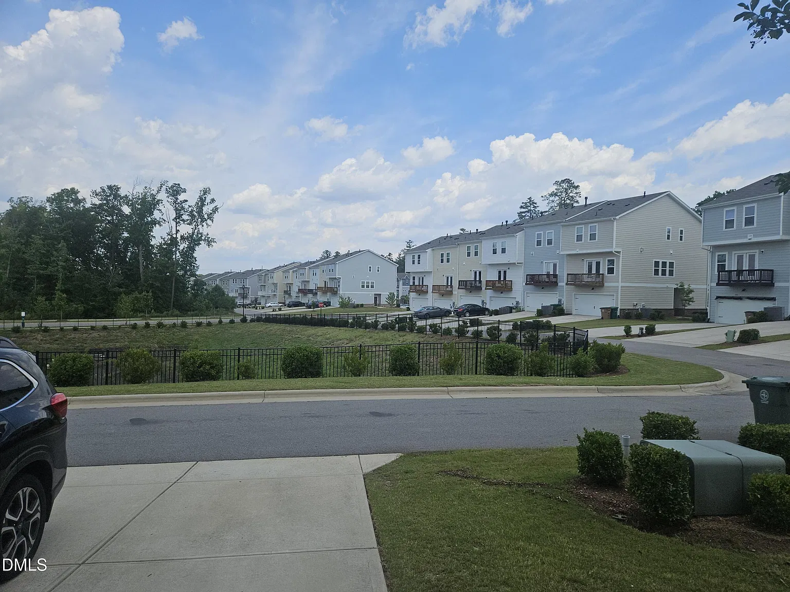 3 bed, 2.5 bath, 2322 sqft, $2,495 — Photo 4